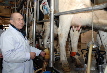 Israel PM visits Olympic venues and farm