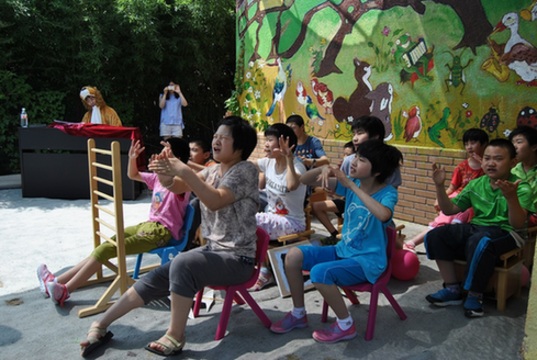 南非駐華使館向北京學校捐贈康復器材