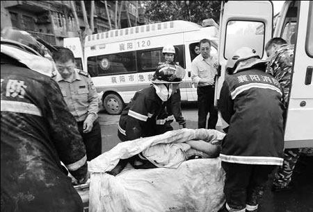 Blaze at Internet cafe kills 11 and injures 50