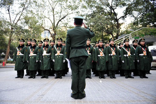 “春運衛士”的十二小時