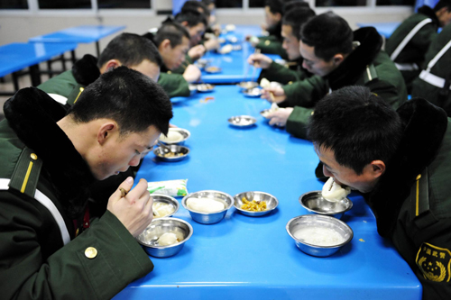 “春運衛士”的十二小時