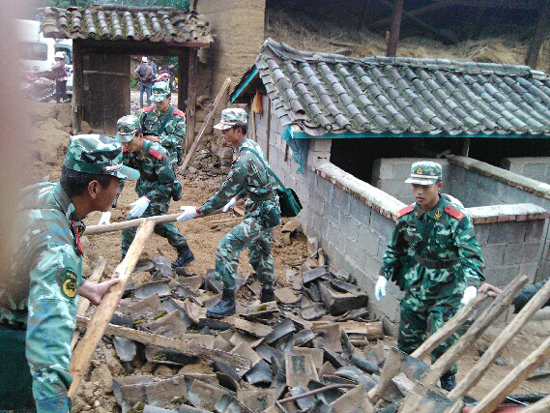 武警云南總隊130名官兵緊急馳援一線救災(zāi)
