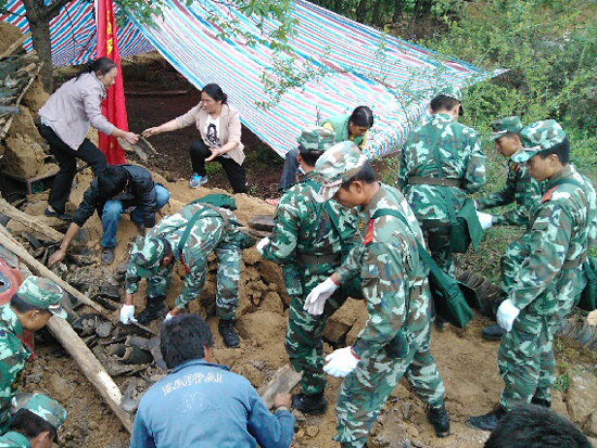 武警云南總隊130名官兵緊急馳援一線救災(zāi)