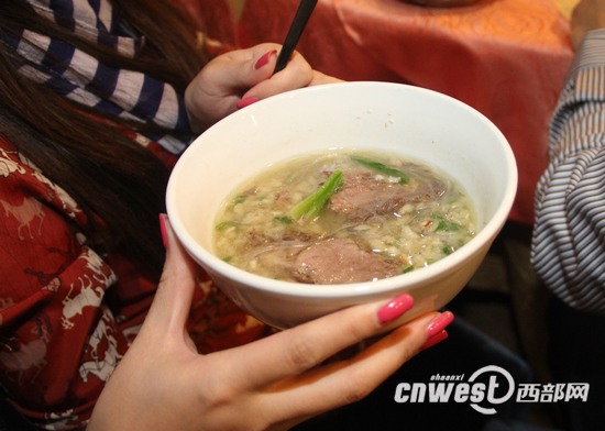 網媒編輯記者在老孫家：以“掰饃”的名義戰斗