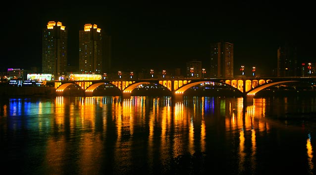 內江城市建設新景（沱江沿岸景觀）