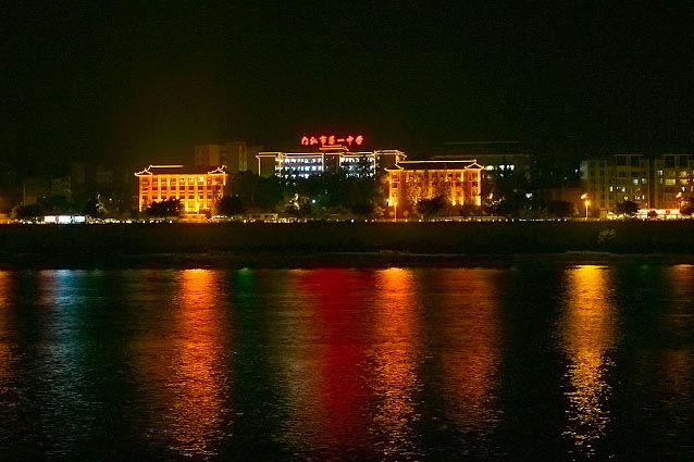 內江城市建設新景（沱江沿岸景觀）