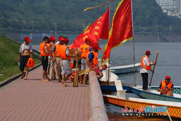 甜城湖：兩岸風光美如畫