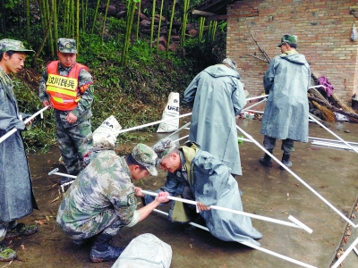 蘆山地震中的汶川身影 平民英雄專業(yè)和堅守令人尊敬