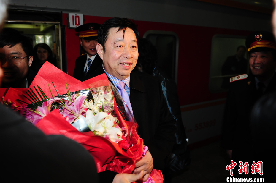 首批參加全國政協十一屆五次會議的京外委員抵京
