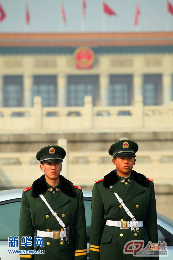 兩會廣角鏡:廣場上的捕捉鏡頭