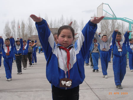 新疆和布克賽爾蒙古自治縣把江格爾舞蹈融入小學體育教育