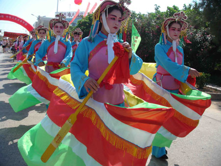 福建莆田湄洲灣舉行民俗文藝踩街活動（組圖）