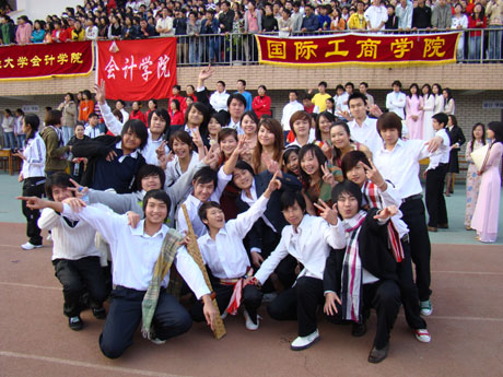 立足本土,全面推進(jìn)教育國(guó)際化——專訪云南財(cái)經(jīng)大學(xué)黨委書(shū)記羅明義