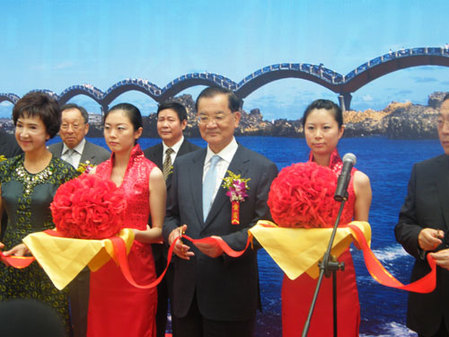 連戰出席其專人攝影師楊永山在津影展開幕式