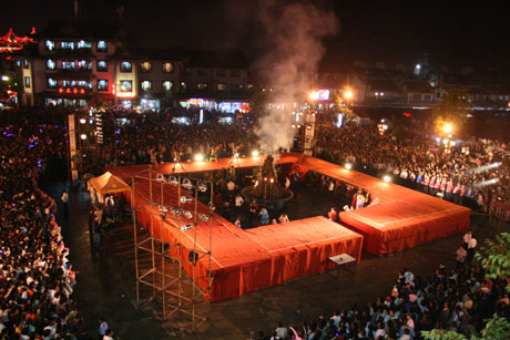 云南楚雄：50萬名游客共度“東方狂歡節”