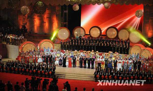 胡錦濤出席慶祝澳門回歸祖國(guó)10周年文藝晚會(huì)