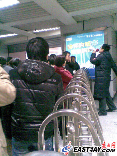 上海地鐵1號線今早兩車碰撞全線停運