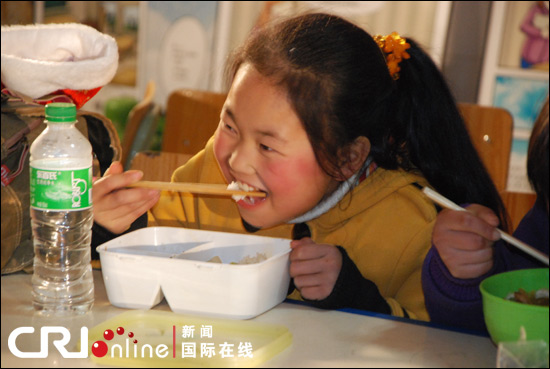 志愿者在山里學(xué)校的晚餐（組圖）