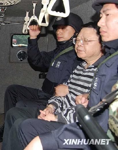 警方在文強親戚家蓄水池找出600萬(圖)