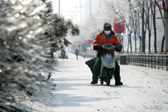 遼寧遭遇10年來最嚴重凍雨 高速一度封閉(圖)