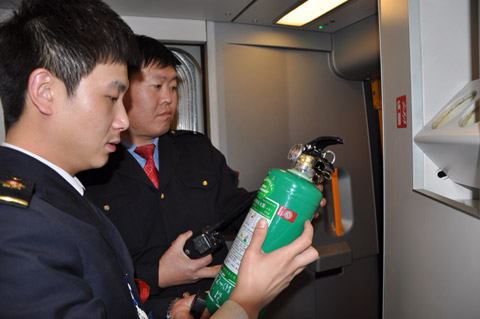 同“春運(yùn)”共度除夕的鐵路工作者