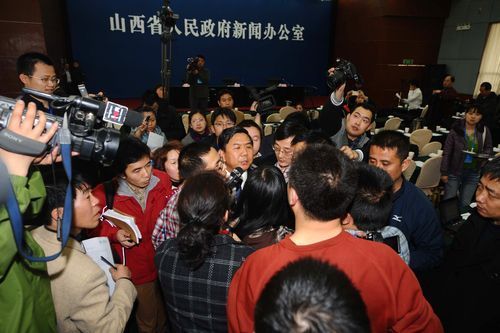 山西問(wèn)題疫苗事件發(fā)布會(huì)僅持續(xù)15分鐘遭抗議