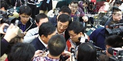 山西問(wèn)題疫苗事件發(fā)布會(huì)僅持續(xù)15分鐘遭抗議