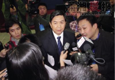 山西問(wèn)題疫苗事件發(fā)布會(huì)僅持續(xù)15分鐘遭抗議