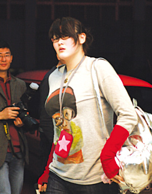 低調(diào)王寶全打個照面就消失 女排姑娘堪稱最潮