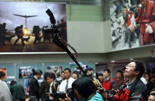 國內(nèi)外首個青海玉樹抗震救災(zāi)影展在京舉辦