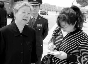 毛新宇赴沈陽抗美援朝烈士陵園祭奠毛岸英