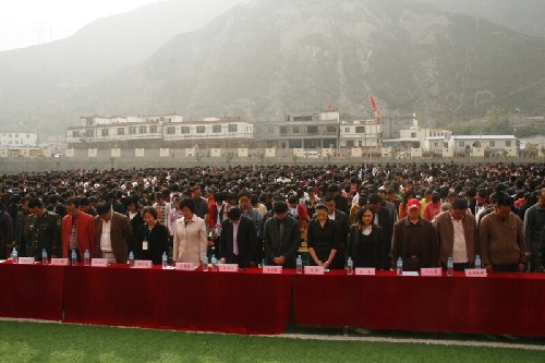 汶川一中藝術匯報表演紀念“5.12”兩周年