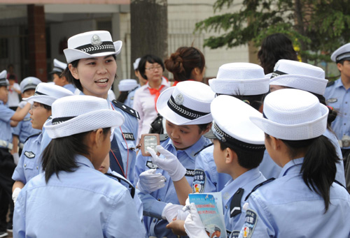 河南首支少年交警大隊在鄭州成立