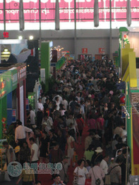 昆交會即將閉幕 顧客“抓尾巴”瘋狂掃貨