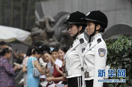 重慶女子交巡警隊伍正式上崗執勤
