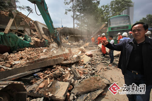 云南飯店裙樓拆除時倒塌砸傷5路人