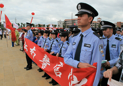 云南一萬(wàn)五千名大學(xué)生志愿者開展禁毒宣傳活動(dòng)