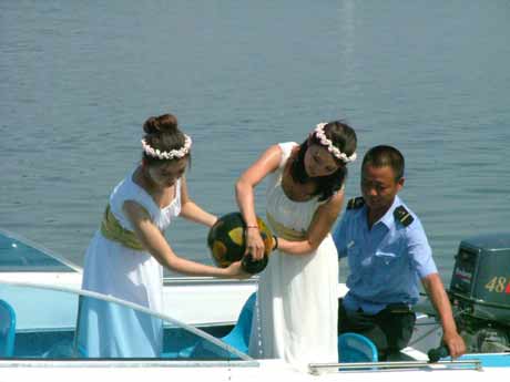 “兩潭”牽手 “日月潭號”游船起航凈月潭