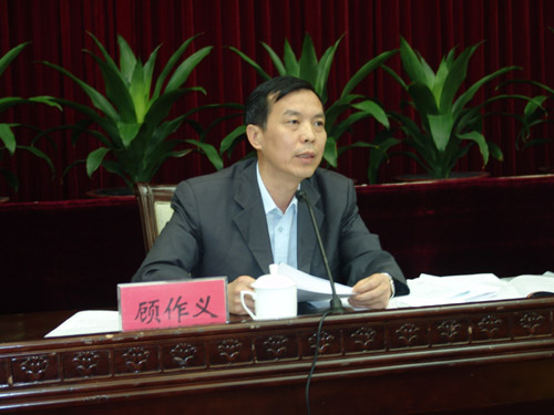 廣東省委宣傳部官員:建議中山裝改成公務員制服