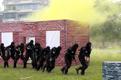 四川宜賓舉行反恐處突實戰演練　