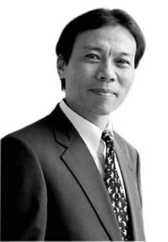 唐駿出示博士證書回應學歷造假 方舟子繼續質疑