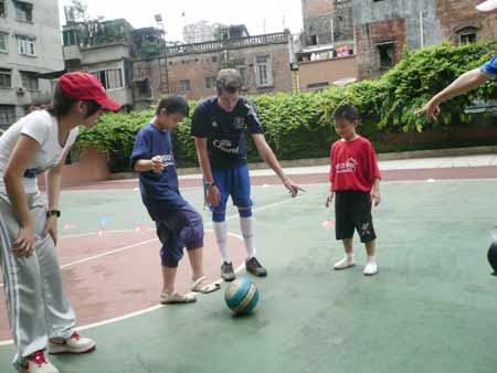 中英殘疾人合作項目愛心足球夏令營在廣州舉行