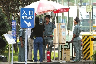 郭德綱違建自行拆除完畢 小區保安站崗防記者