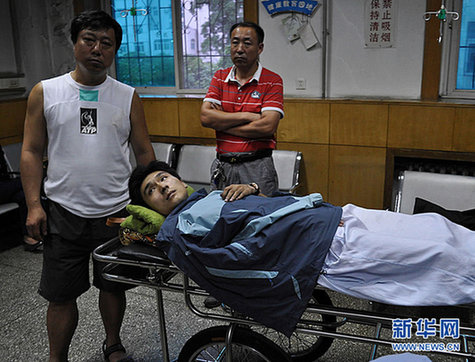 沈陽萬達廣場發生火災致9死9傷 墻體爆裂(圖)