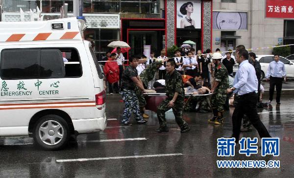 沈陽萬達廣場發生火災致9死9傷 墻體爆裂(圖)