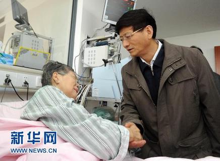 上海火災事故傷員得到有效救治(圖)