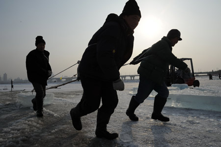第十二屆哈爾濱冰雪大世界采冰工程全面啟動
