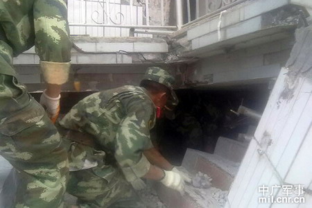 云南盈江5.8級地震 各部隊(duì)官兵趕往災(zāi)區(qū)救援