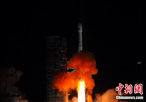 中國成功發(fā)射“天鏈一號02星”(組圖)
