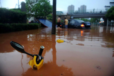 暴雨突襲長(zhǎng)沙 部分路段被淹(圖)